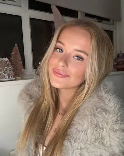 Honeyroseloves - Biography