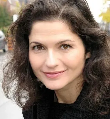 Jacqueline Hennessy Biography: Kids, Height, Net Worth, Parents, Twin Sister, Age, Husband, Books, Journalism