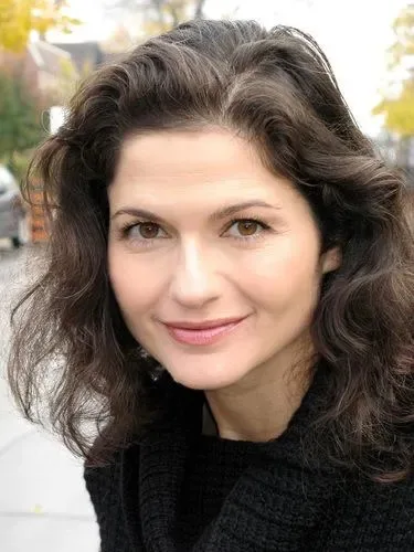 Jacqueline Hennessy Biography: Kids, Height, Net Worth, Parents, Twin Sister, Age, Husband, Books, Journalism