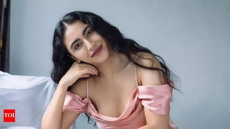 Khatija Iqbal Biography: Boyfriend, Movies, Age, Parents, Height, Net Worth, Siblings, Facebook