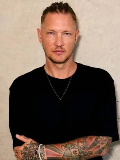 Rob Farnham - Biography