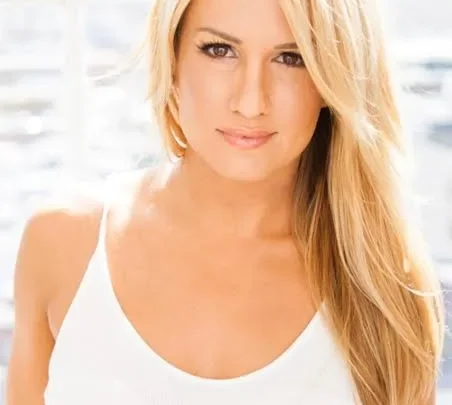 Jenn Brown Biography: Husband, Net Worth, Height, Movies, Ethnicity, Awards, Age, Religion