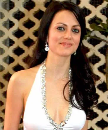 Yana Gupta - Biography