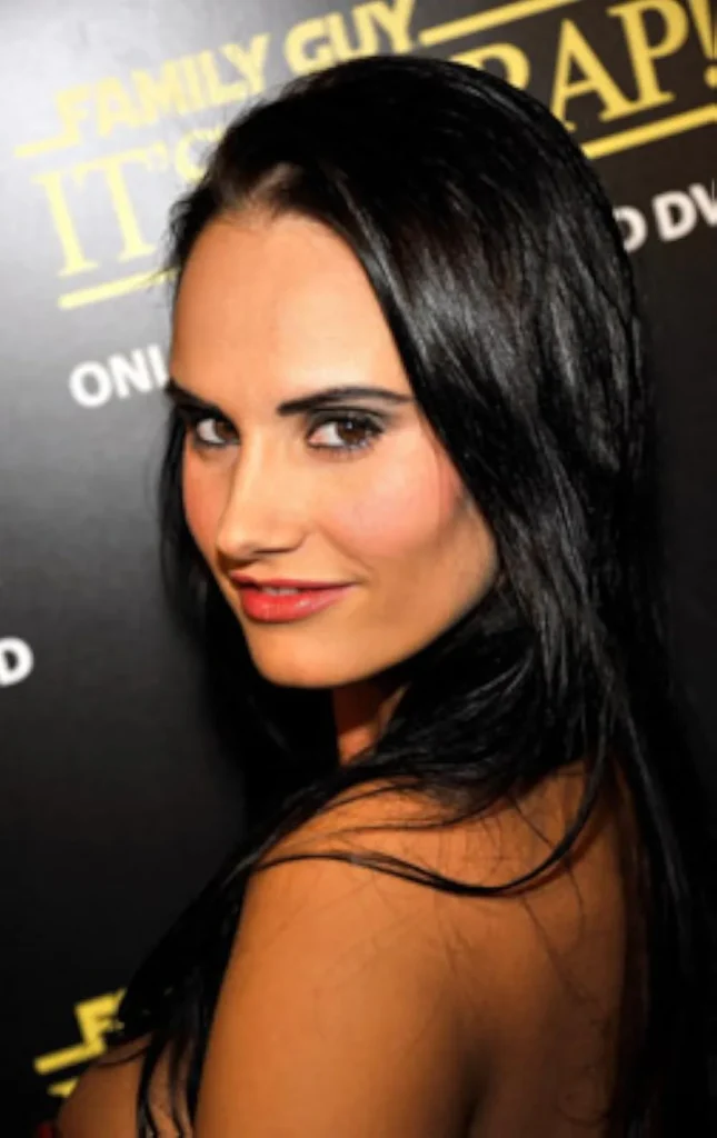Kristen DeLuca - Biography