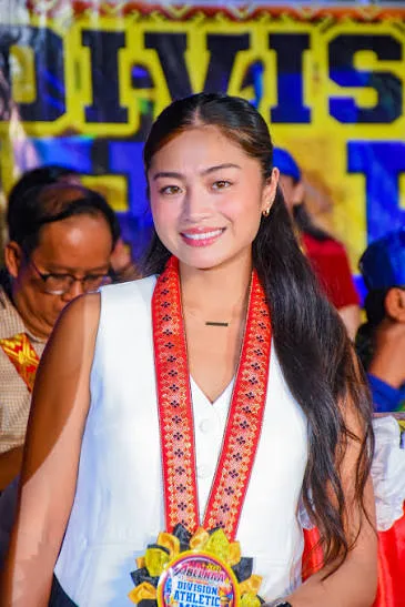 Pauline Lopez - Biography