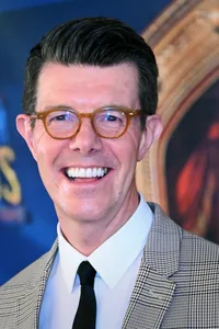 Gavin Lee - Biography