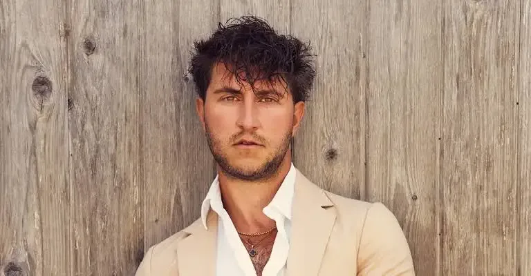 Jeff Perla Biography: Boyfriend, Net Worth, Podcast, Parents, Height, Age, Instagram