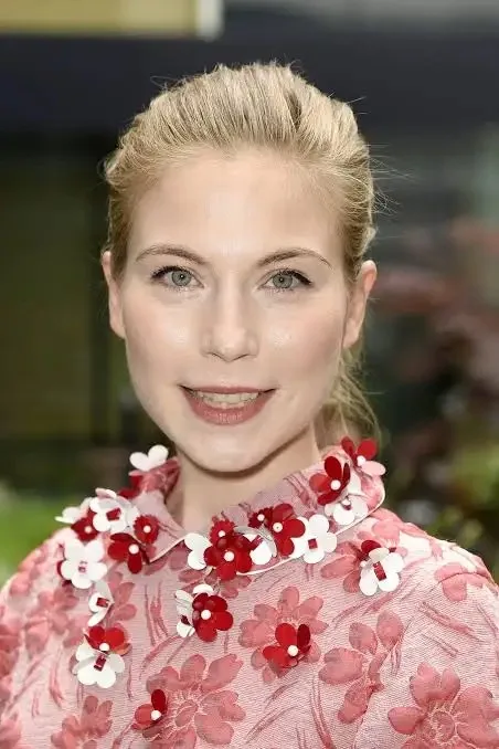 Nora Waldstätten - Biography