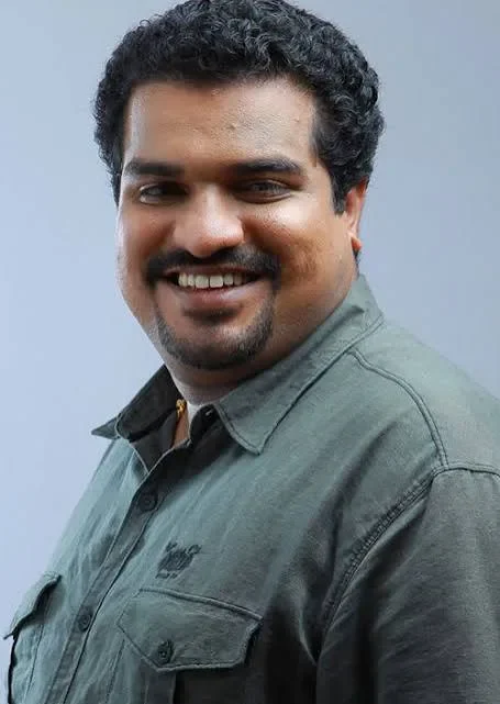Dileesh Pothan Biography: Net Worth, Ethnicity, Wife, Awards, Height, Age, Movies