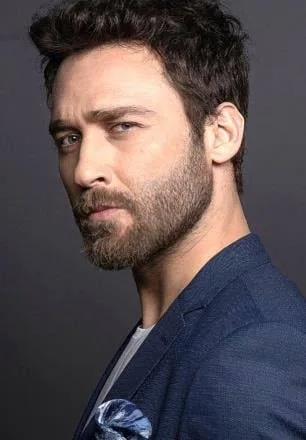 Seçkin Özdemir - Biography