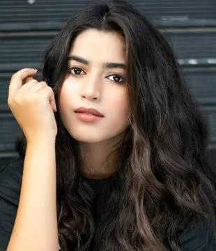 Radhika Chhabra - Biography