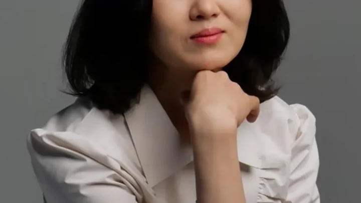 Lee Bong-ryun Biography: Husband, Age, Net Worth, Movies, Ethnicity, Awards, Parents, Religion