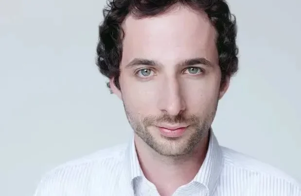 Dov Tiefenbach Biography: Net Worth, Awards, Songs, Parents, Height, Ethnicity, Movies, Age