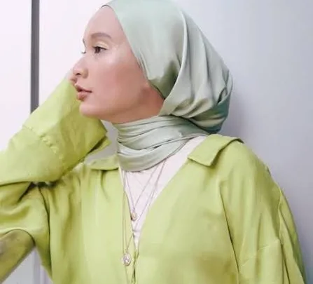Farah Dinana Biography: Hijab Stylist, Age, Net Worth, Siblings, Parents, Height, Fashion, Children