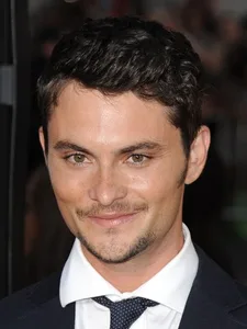 Shiloh Fernandez - Biography