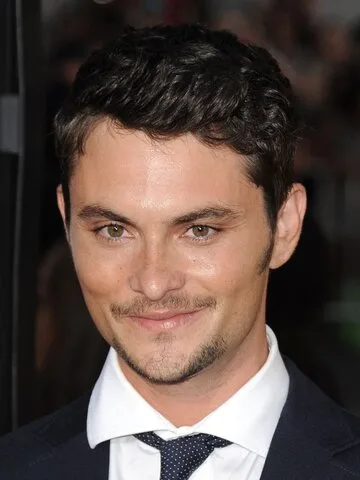 Shiloh Fernandez Biography: Wife, Age, Child, Height, Net Worth, Parents, Movies & TV Shows, Siblings