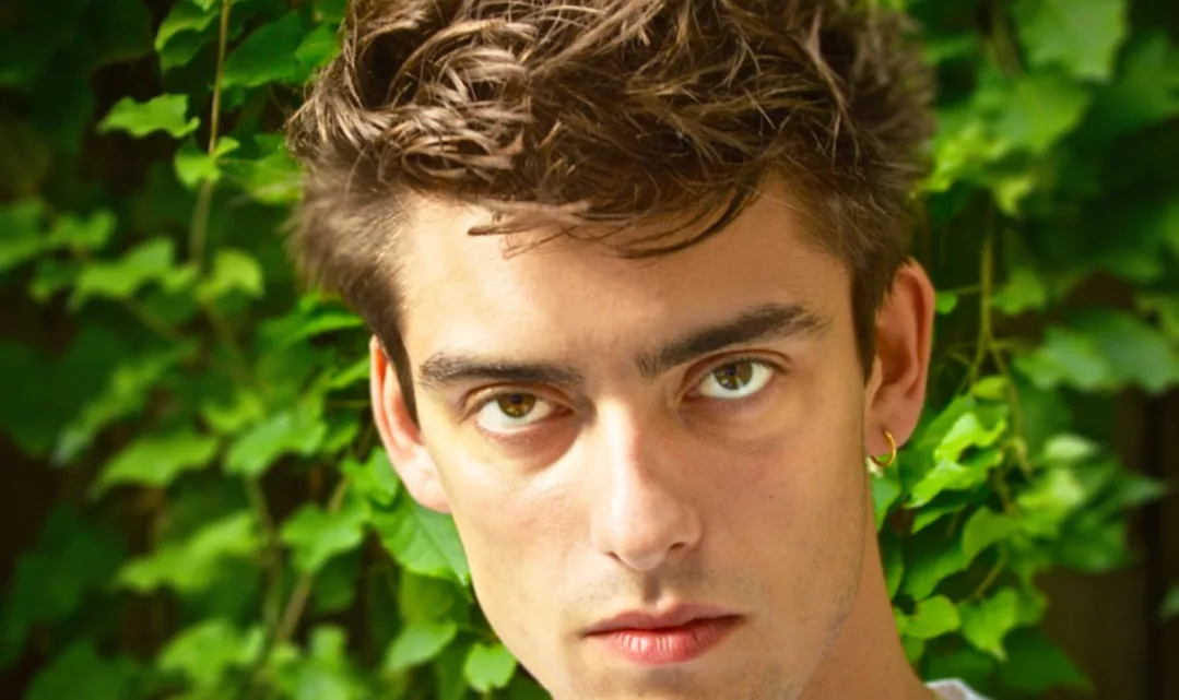 Max Gill Biography: Age, Parents, Height, Net Worth, Wife, Kids, Films, Theatre, Career, Instagram