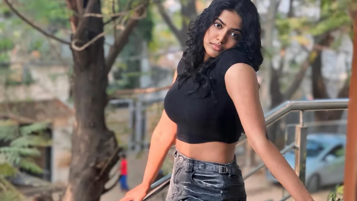 Shivani Rajashekar Biography: Net Worth, Modelling, Age, Parents, Fiancé, Sister, Height, Movies, Awards, Instagram