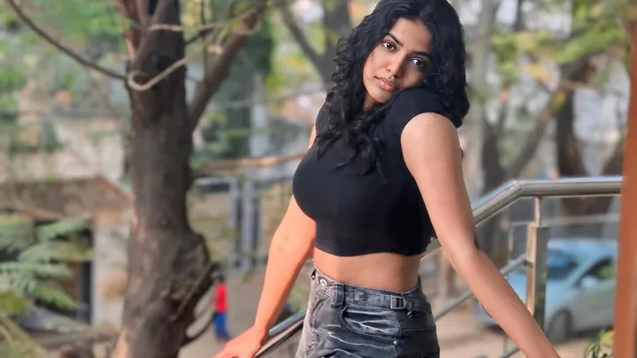 Shivani Rajashekar Biography: Net Worth, Modelling, Age, Parents, Fiancé, Sister, Height, Movies, Awards, Instagram