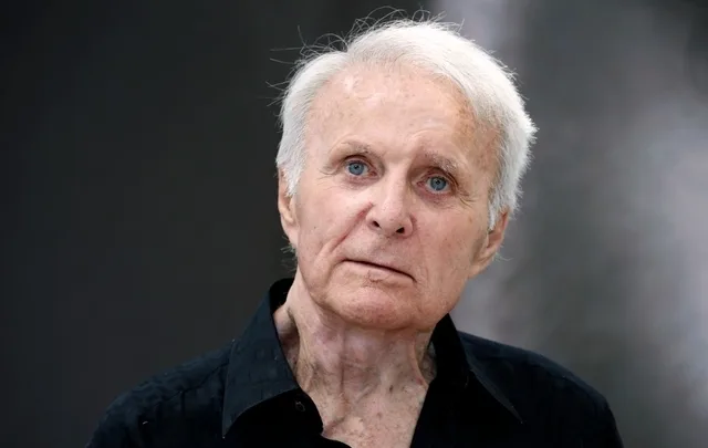 Robert Conrad Biography: Wives, Age, Children, Height, Net Worth, Parents, Death, Movies & TV Shows
