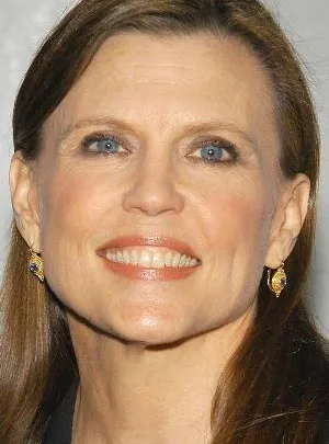 Lucie Stewart Biography: Age, Height, Parents, Net Worth, Husband, Kids, Annie, Movies & TV Shows