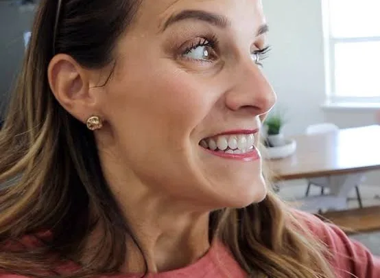 Mindy Bingham Biography: Height, Net Worth, Age, Husband, Kids, Parents, YouTube, Family, Education