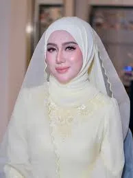 Erliyana Amira - Biography