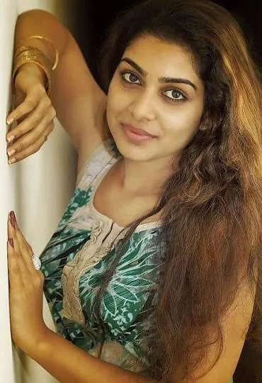 Satna Titus - Biography