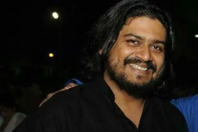 Om Raut Biography: Wife, Net Worth, Height, Age, Parents, Awards, Movies, Ethnicity