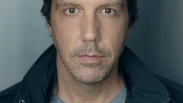 Alex Gaumond Biography: Wife, Age, Height, Net Worth, Parents, Brother, Theatre, Movies & TV Shows