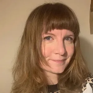 Laura Crossley - Biography