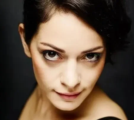Sezin Akbaşoğulları Biography: Net Worth, Height, Age, Religion, Awards, Boyfriend, Instagram, Movies