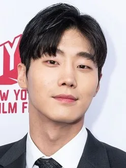 Kim Taek - Biography