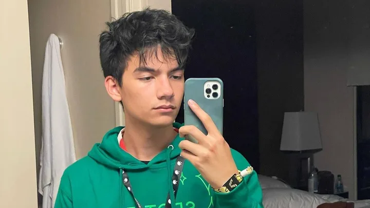 Andrew Burriss Biography: Age, Girlfriend, Parents, Siblings, Height, Net Worth, Ethnicity, Videos