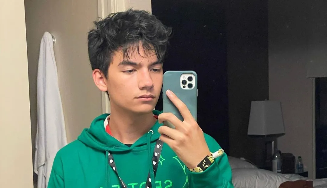 Andrew Burriss Biography: Age, Girlfriend, Parents, Siblings, Height, Net Worth, Ethnicity, Videos