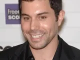 Micah Sloat Biography: Net Worth, Height, Age, Parents, Ethnicity, Songs, Wife, Movies, Awards