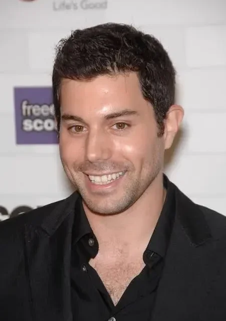 Micah Sloat Biography: Net Worth, Height, Age, Parents, Ethnicity, Songs, Wife, Movies, Awards