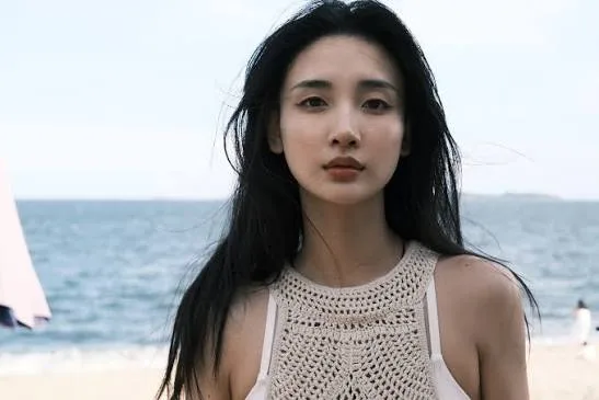 Ge Xinyi Biography: Net Worth, Boyfriend, TV Shows, Parents, Age, Height, Instagram
