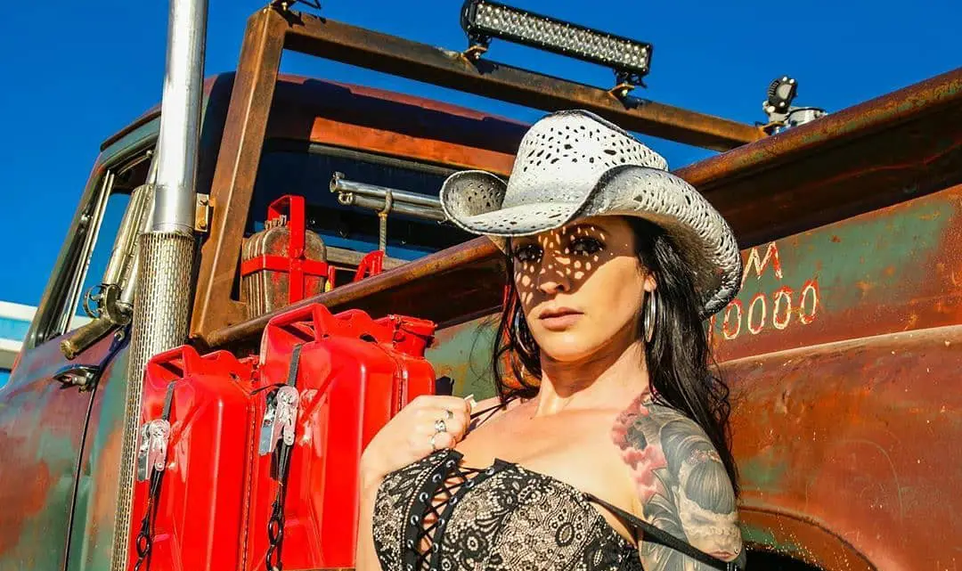 Inked Amilia Biography: Real Name, Age, Boyfriend, Parents, Height, Net Worth, Tattoos, Modeling