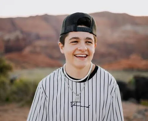 Boston Mikesell Biography: Age, Twin Brother, Parents, Siblings, Height, Net Worth, YouTube, Relationship