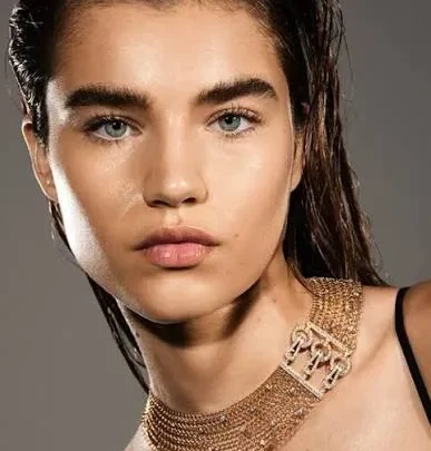 Meghan Roche Biography: Age, Height, Net Worth, Sister, Parents, Boyfriend, Runway Career, Givenchy
