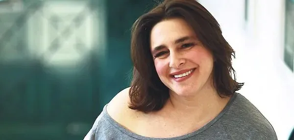 Esra Dermancıoğlu Biography: Height, Net Worth, Age, Movies, Husband, Daughter, Awards, Parents, Instagram
