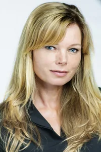 Nienke Brinkhuis - Biography