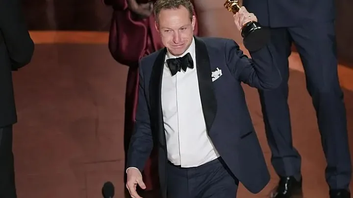 Lol Crawley Biography: Net Worth, Parents, Age, Wife, Daughter, Height, Movies, Oscar, Awards, Facebook