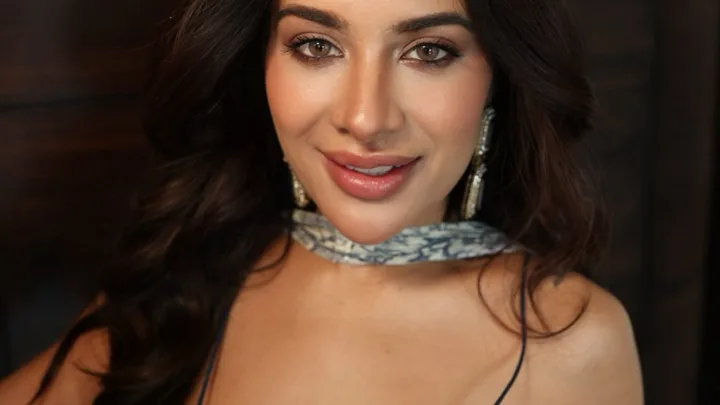 Sara Gurpal Biography: Songs, Movies Age, Husband, Parents, Siblings, Height, Net Worth, TV Shows, Instagram