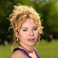Clare Cunningham - Biography