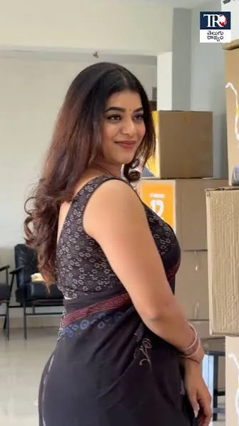 Yamini Bhaskar - Biography