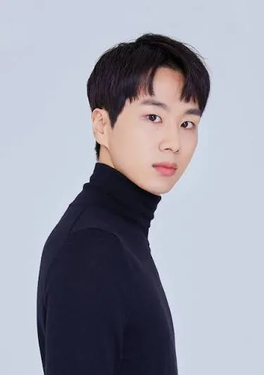 Moon Dong-hyeok - Biography