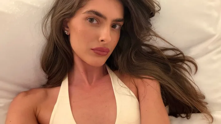 Alexis Linder Biography: Age, Awards, Siblings, Books, Net Worth, Height