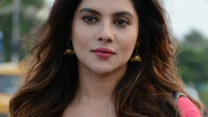Paayel Sarkar Biography: Age, Husband, Boyfriend, Height, Net Worth, Parents, Siblings, Movies & TV Shows, Politics